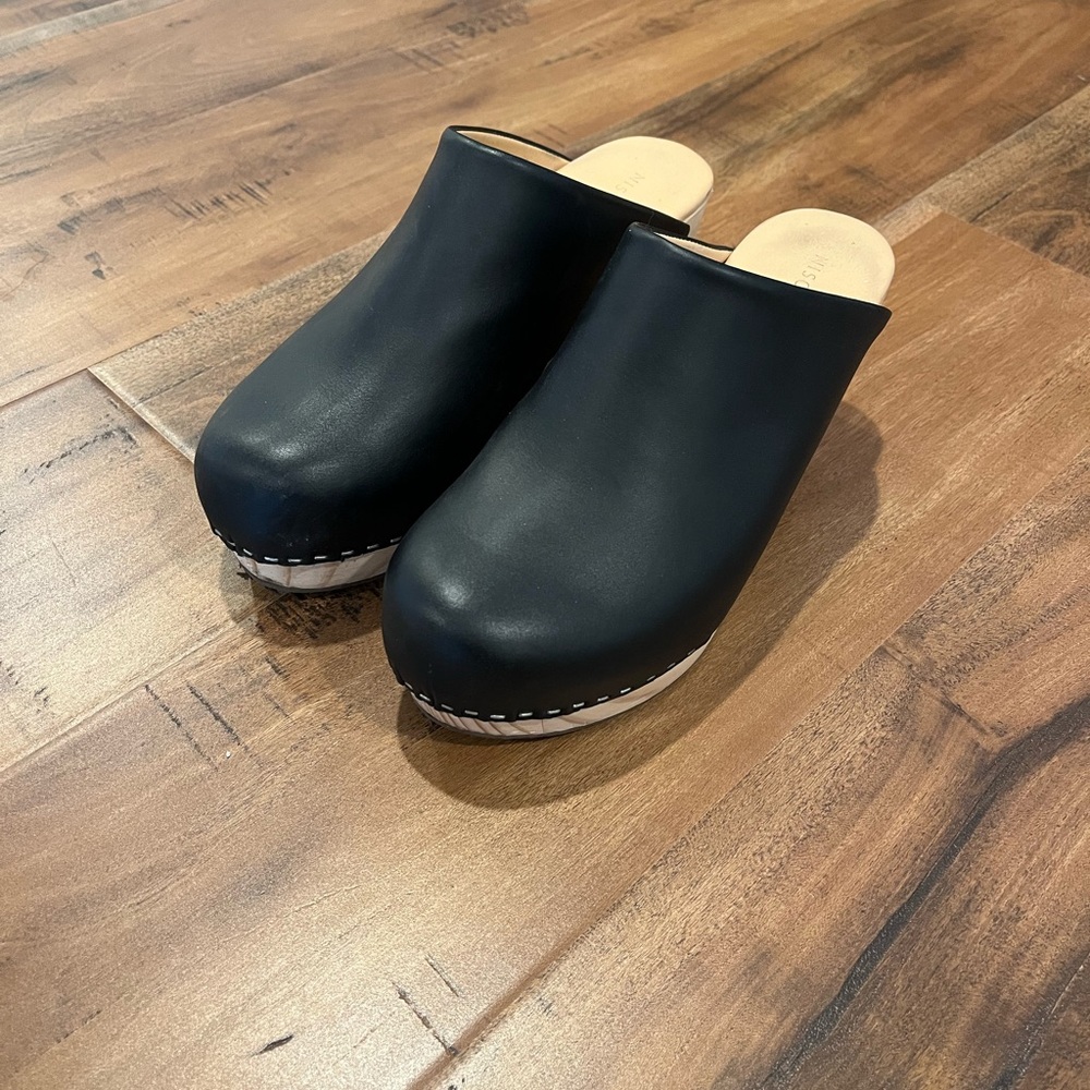 Nisolo Black Leather Clog Mules - Picture 6 of 11